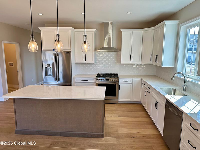 4th image of 24 Silver Oak Drive