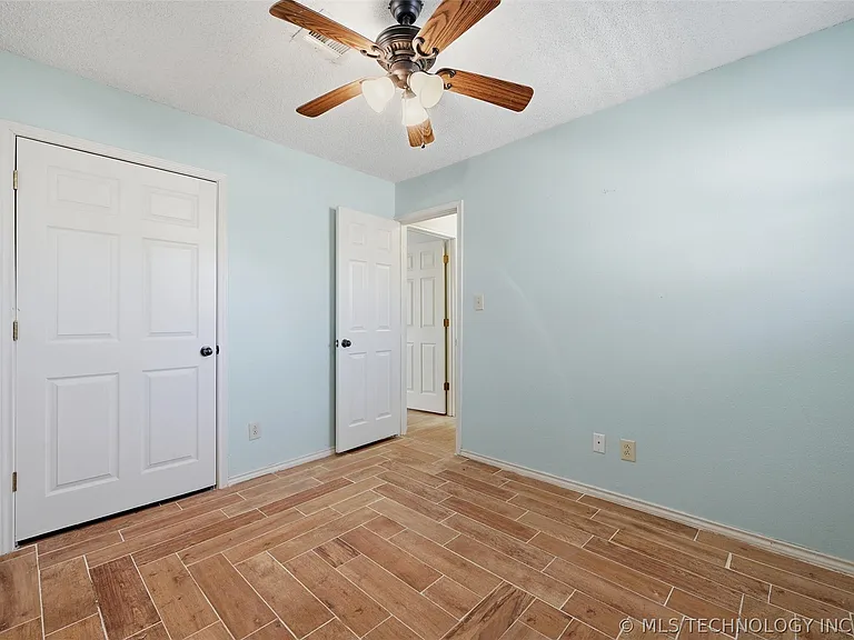 805 Harkey St — Photo 23