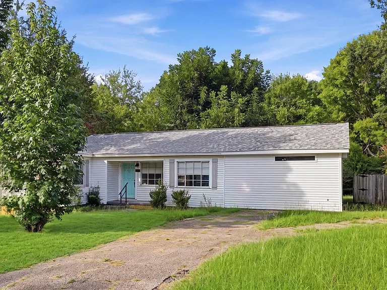 116 Janet St — Photo 2