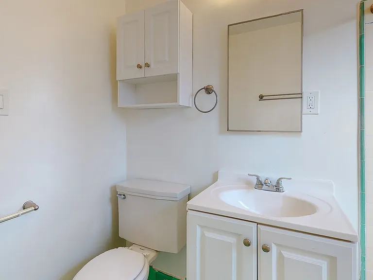 Westwood Hills Apartment — Photo 24