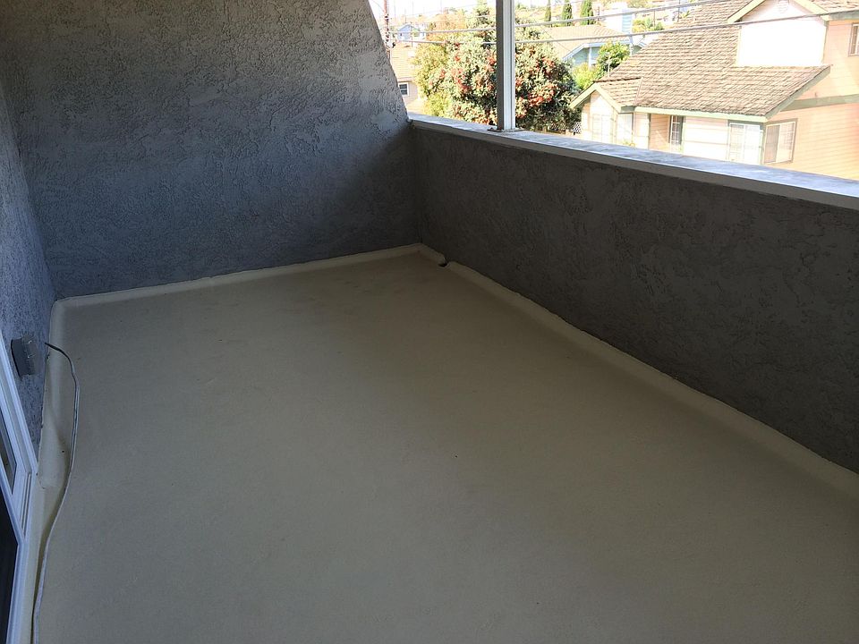 Large deck off master bedroom