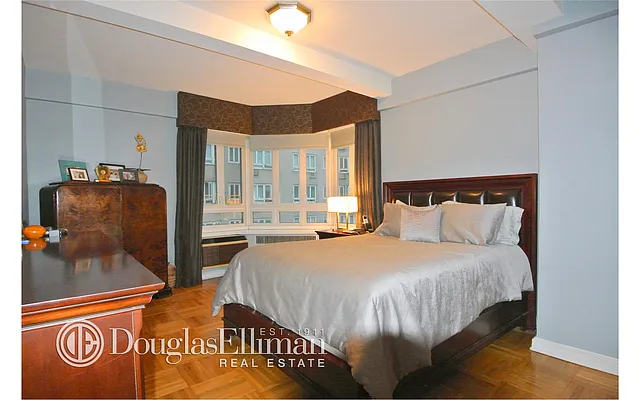 Sold by Douglas Elliman | media 18