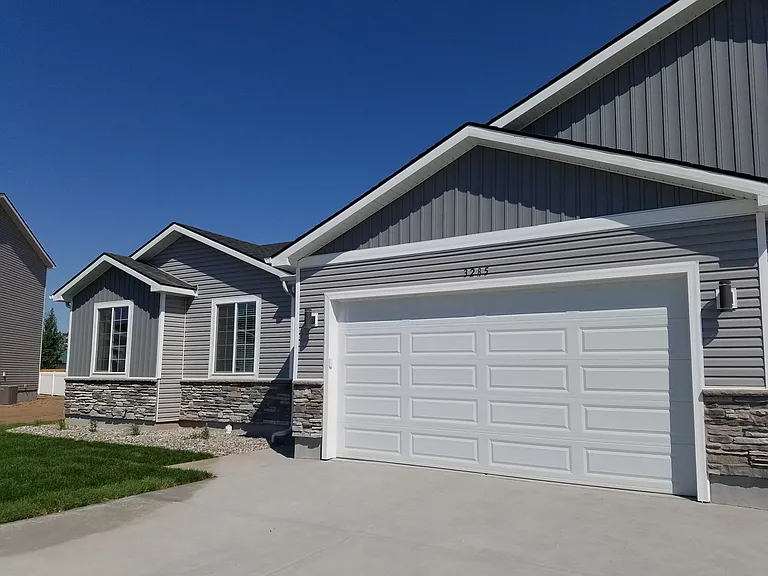 3285 E Kathaway Ln — Photo 2