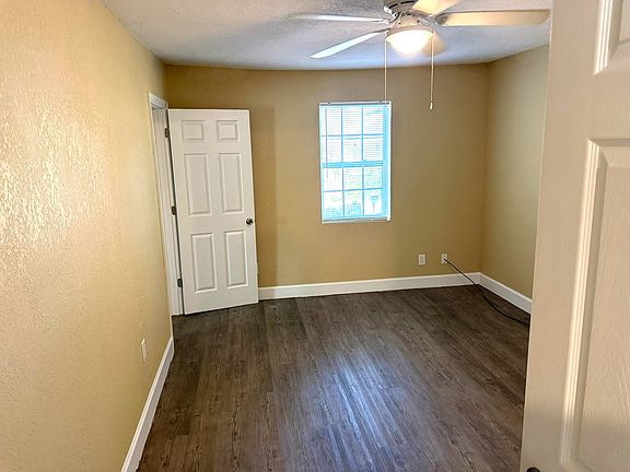 5th image of 803 Rushing St