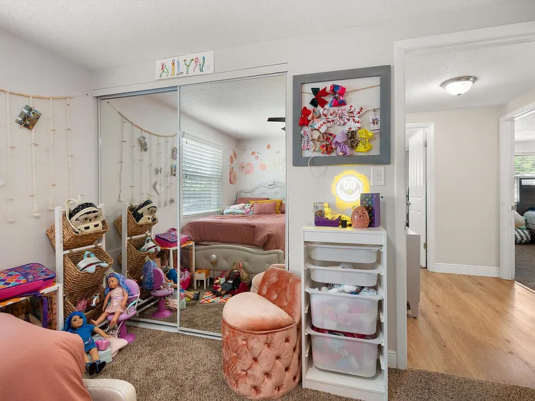 878 Evergreen Ave — Photo 20