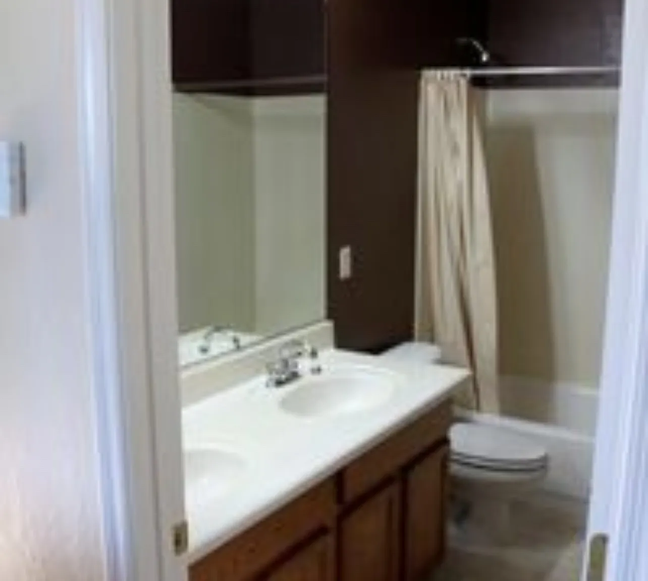 5 bed, 2672 sqft, $2,700 — Photo 4
