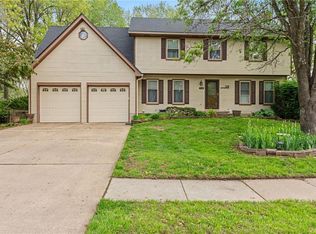 119 Willow Dr, Lansing, KS 66043