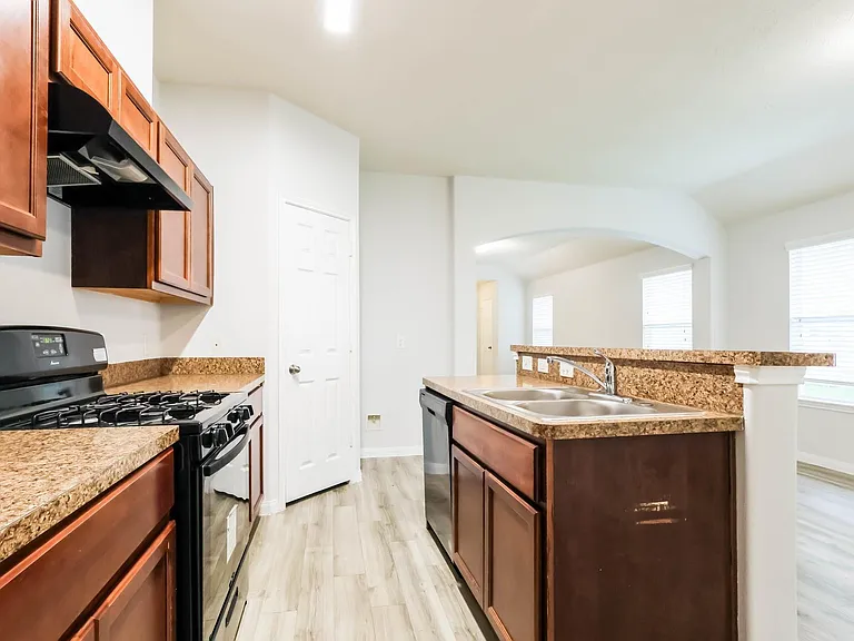 21718 Martin Grove Ct — Photo 6