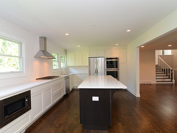 4th image of 871 Stonegate Dr