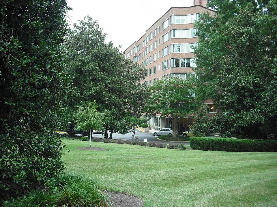 Lovely landscaping in park-like setting