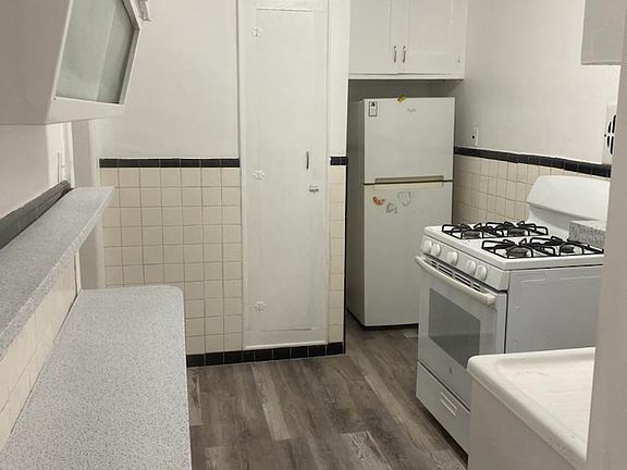 5th image of 35 Dixon St