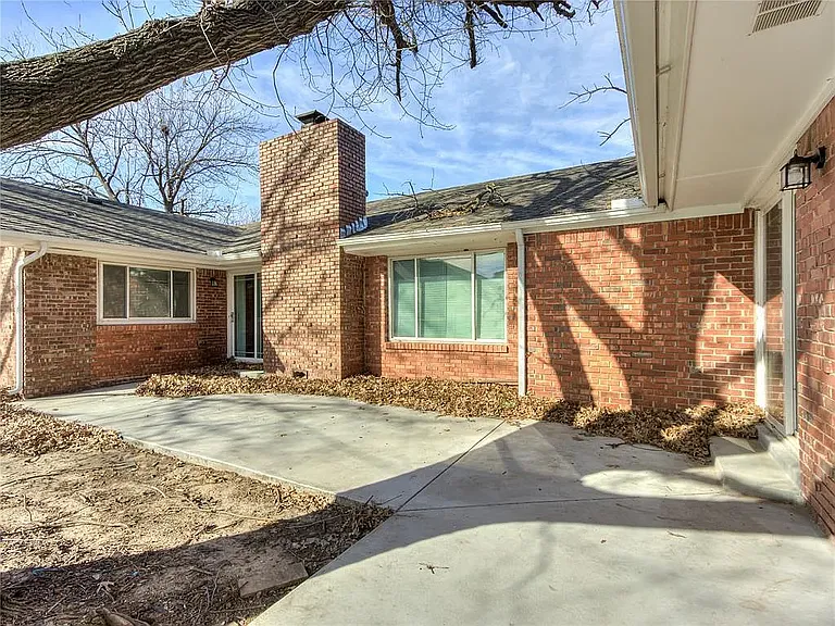 734 McCall Dr — Photo 32