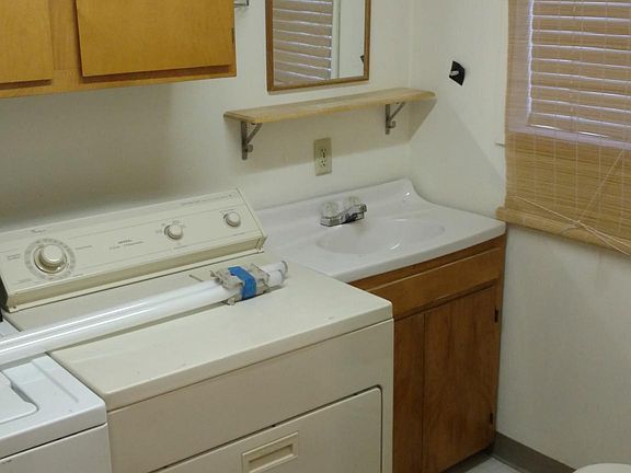 Laundry/Half Bath