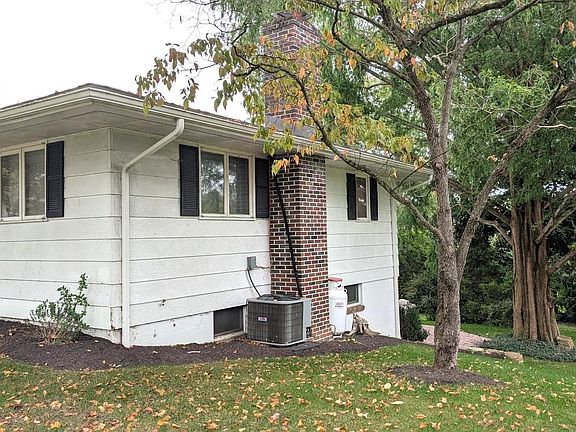 4th image of 131 Oak St