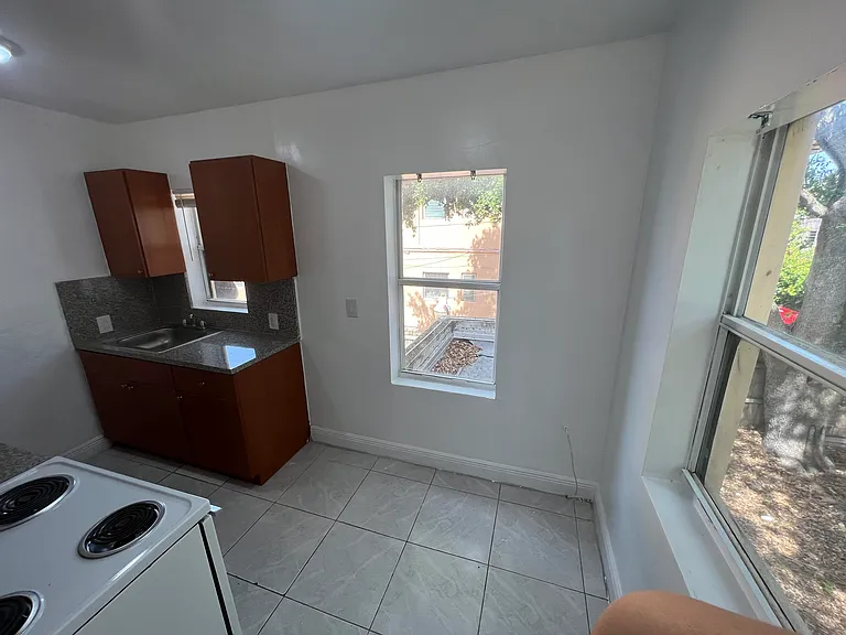1935 SW 2nd St #5 — Photo 5