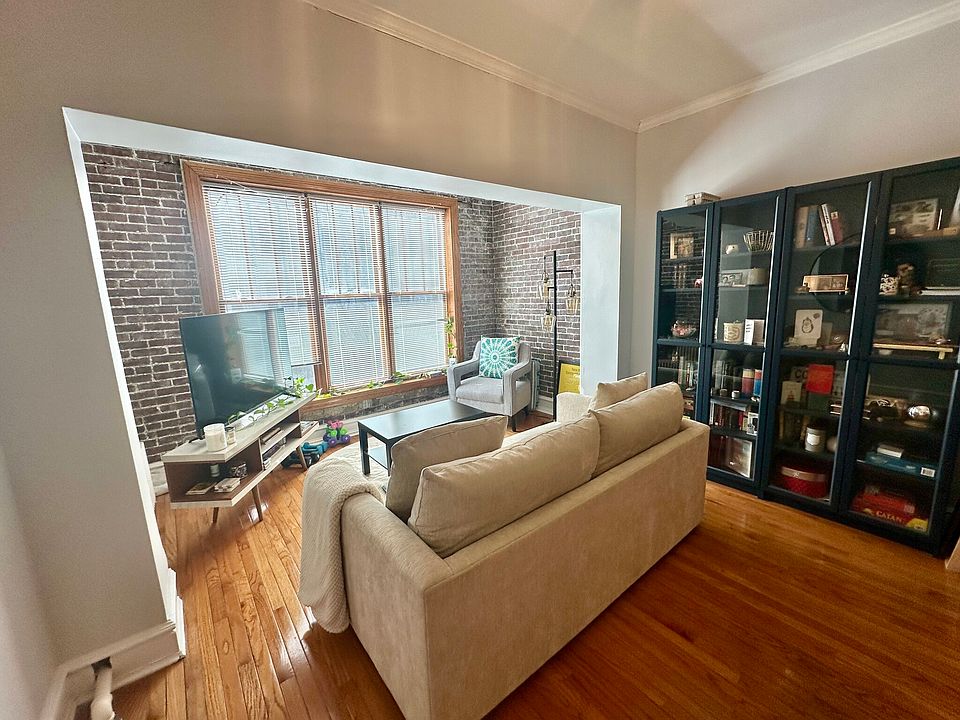 1st image of 1038 W Bryn Mawr Ave #2