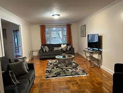 933 Brady Ave — Photo 2