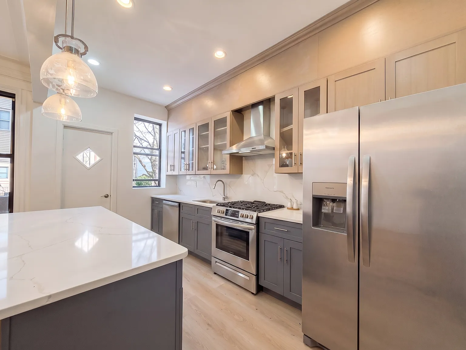 2 bed, $4,000 — Photo 1