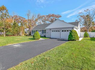 235 Connetquot Rd, Bayport, NY 11705