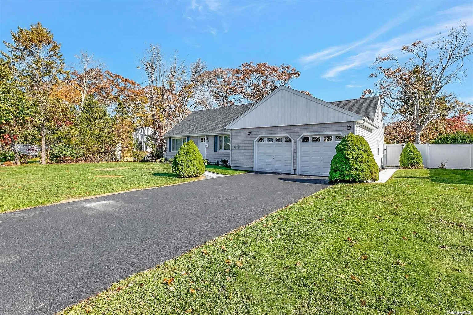 235 Connetquot Road photo 1