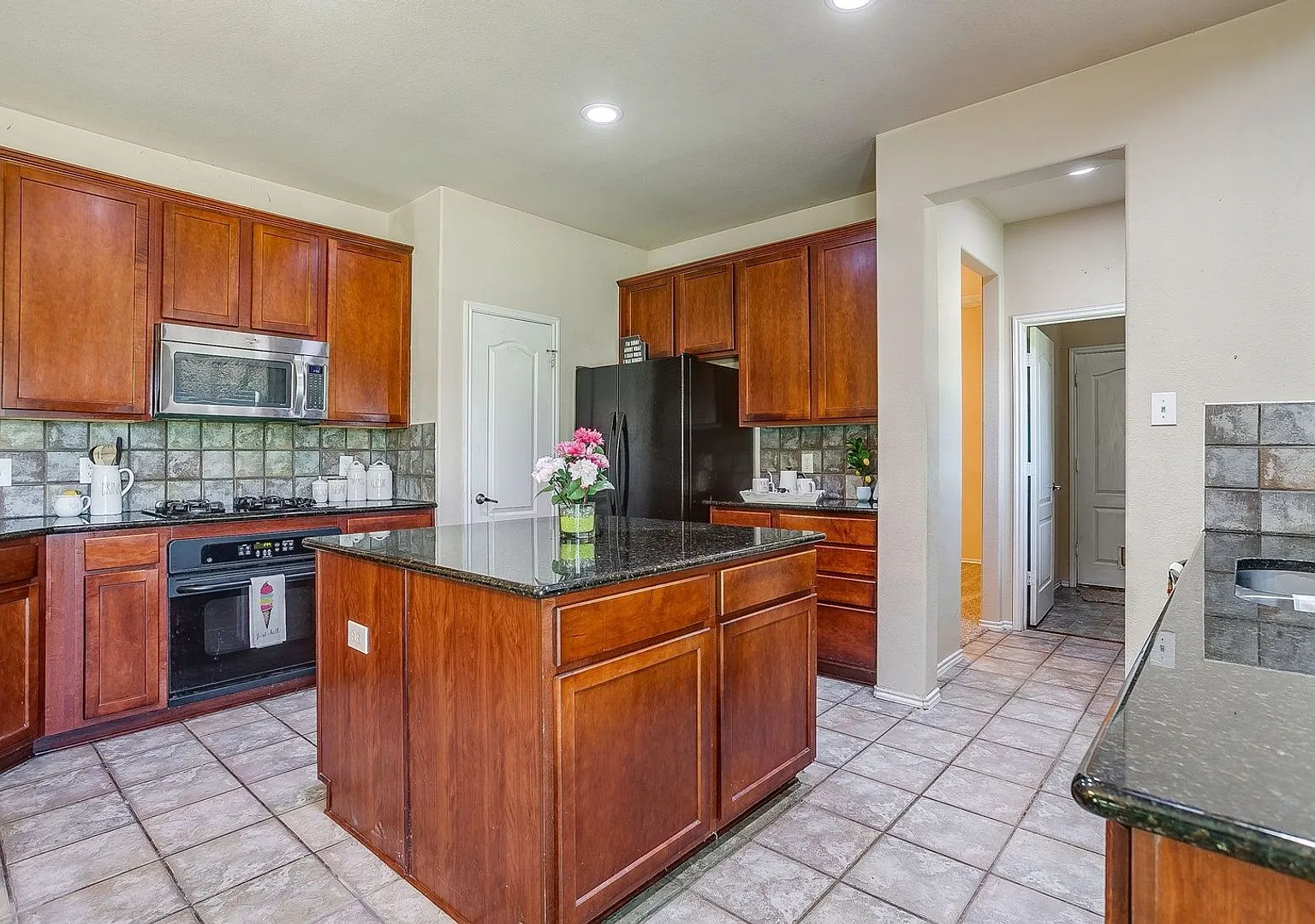Mira Lagos 4 bd/3 living ,media room 3 bath 2 car garage. — Photo 3