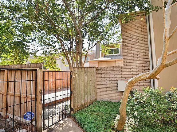 2nd image of 1920 Augusta Dr Unit 17