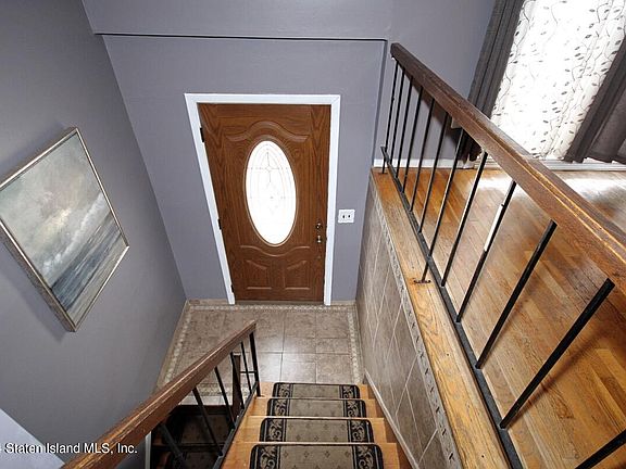 3rd image of 353 Fairbanks Ave