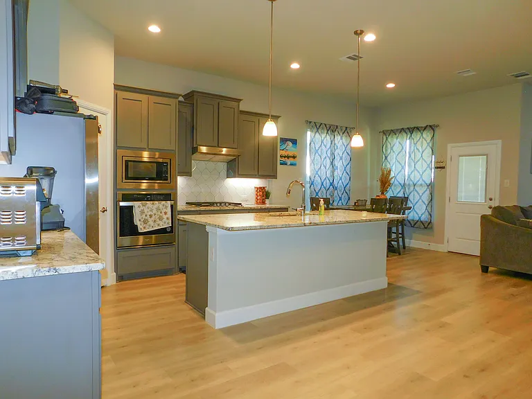 1021 Pitch Pine St — Photo 7