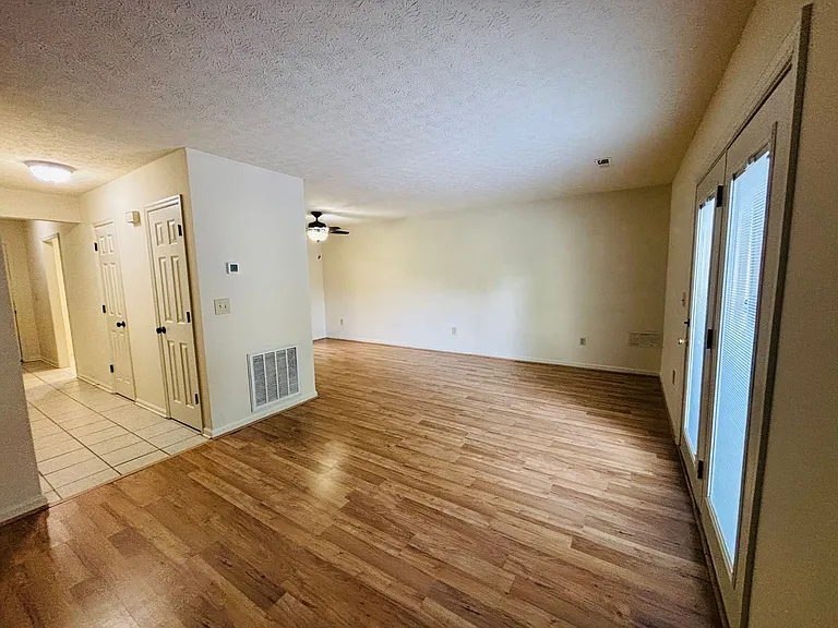 1704 Emerald St — Photo 8