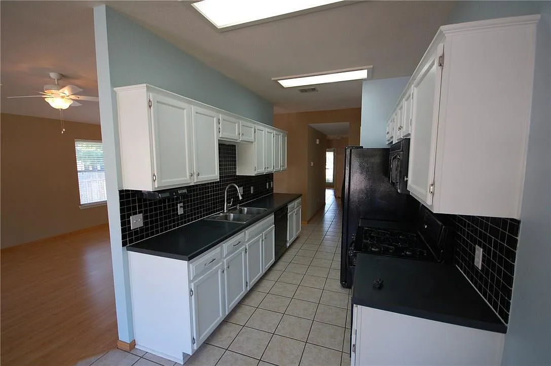 3 bed, 2.0 bath, 1362 sqft, $2,250 — Photo 3
