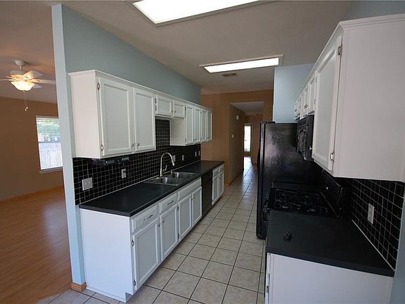 3rd image of 1202 Pathfinder Way