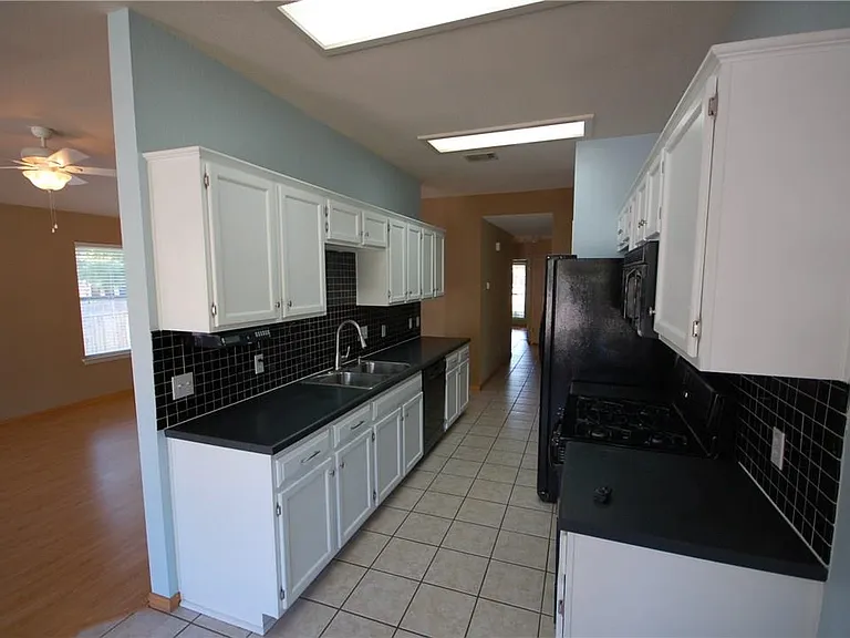 1202 Pathfinder Way — Photo 3