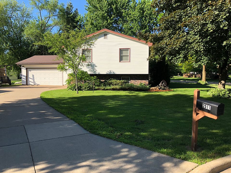 1st image of 2511 E Lawraine St