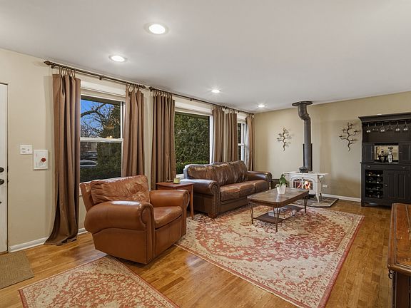 4th image of 1300 Knollwood Rd