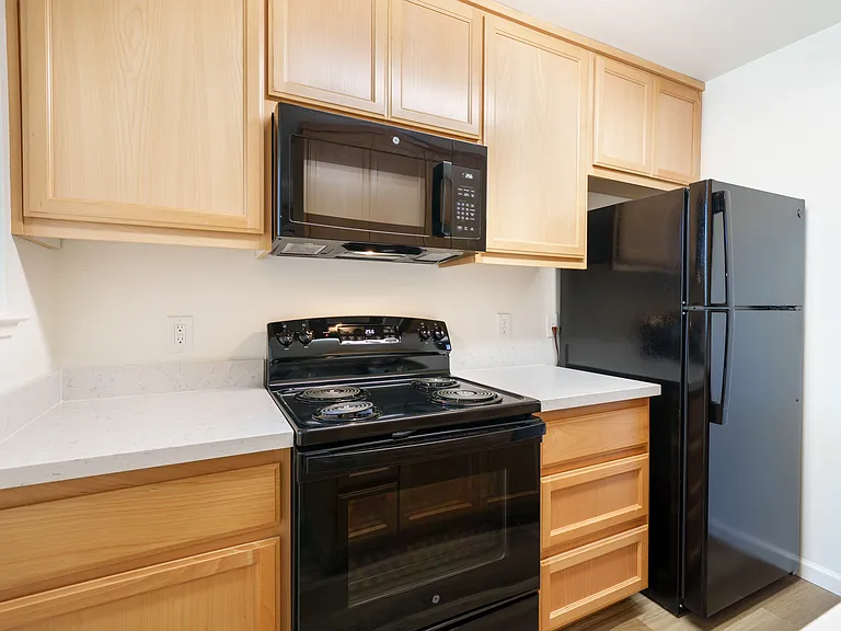 Woodland Hills Apartments — Photo 16