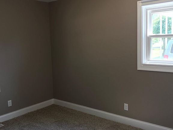 4th image of 229 Iroquois Ave APT B