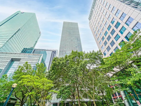 183 Wellington St W #3903, Toronto, ON M5V 0A1