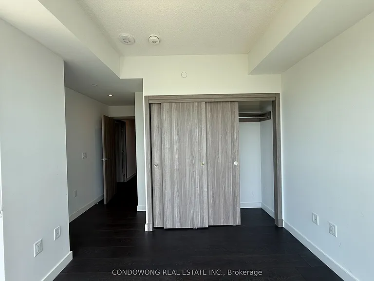 25 McMahon Dr #1807 — Photo 6