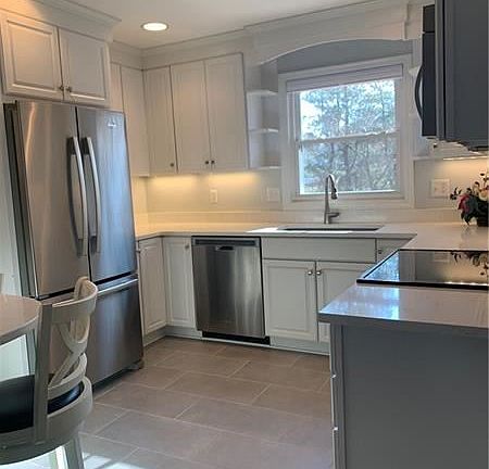 4th image of 270 Alleyne Dr
