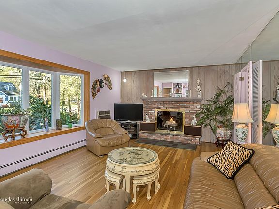 3rd image of 45 Wildwood Ln