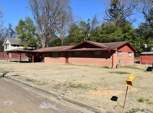 1826 Macarthur Dr, Vicksburg, MS 39180