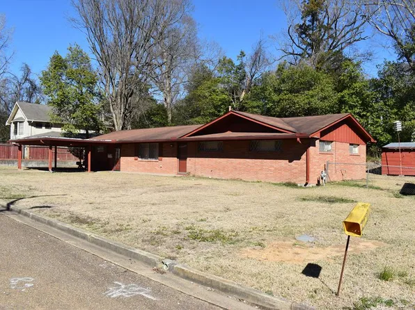 1826 Macarthur Dr, Vicksburg, MS 39180