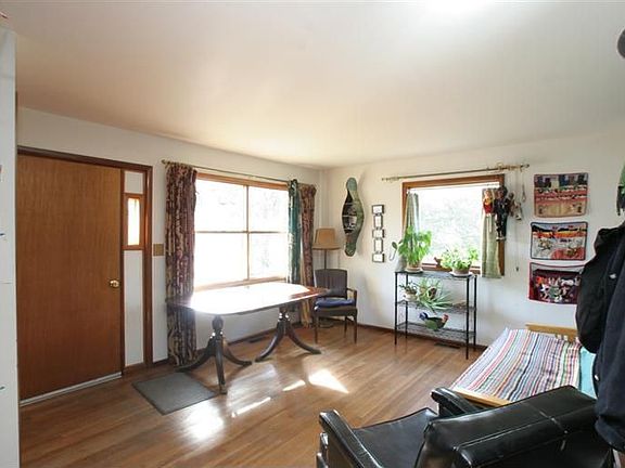 3rd image of 222 Northwood Dr