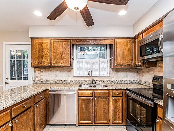 4th image of 407 E Dynasty Dr