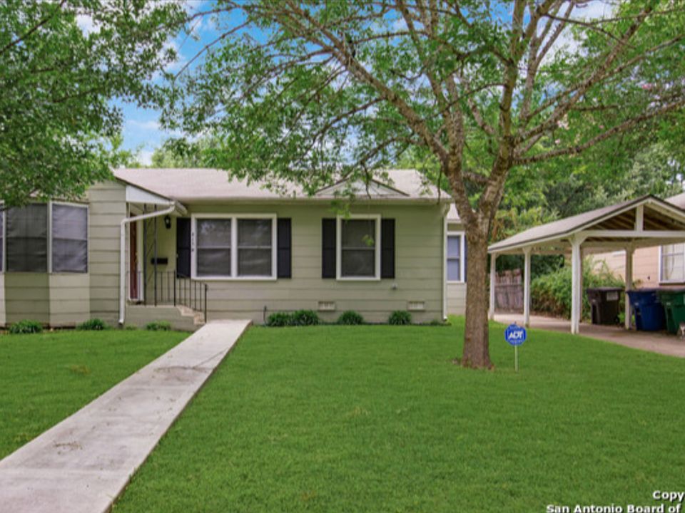 1st image of 415 N Meadowlane Dr