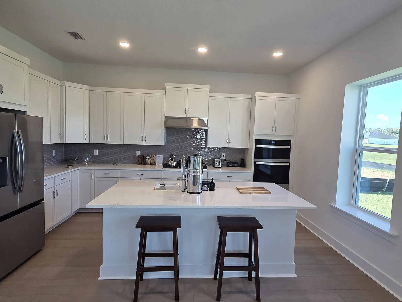 3 bed, 2228 sqft, $900 — Photo 2
