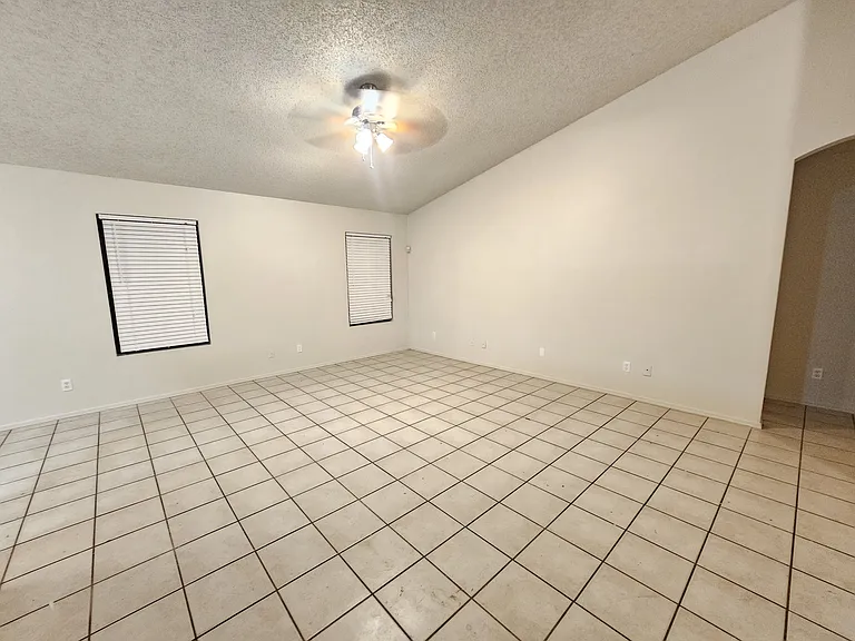 7819 W Myrtle Ave — Photo 9