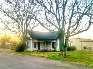 110 E 5th St, Danville, AR 72833