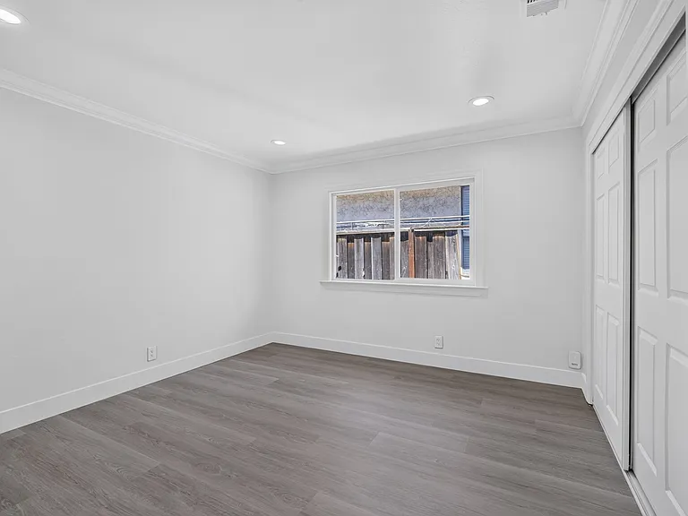 549 N 21st St — Photo 21