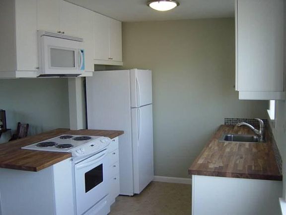 dining area to kitchen 2